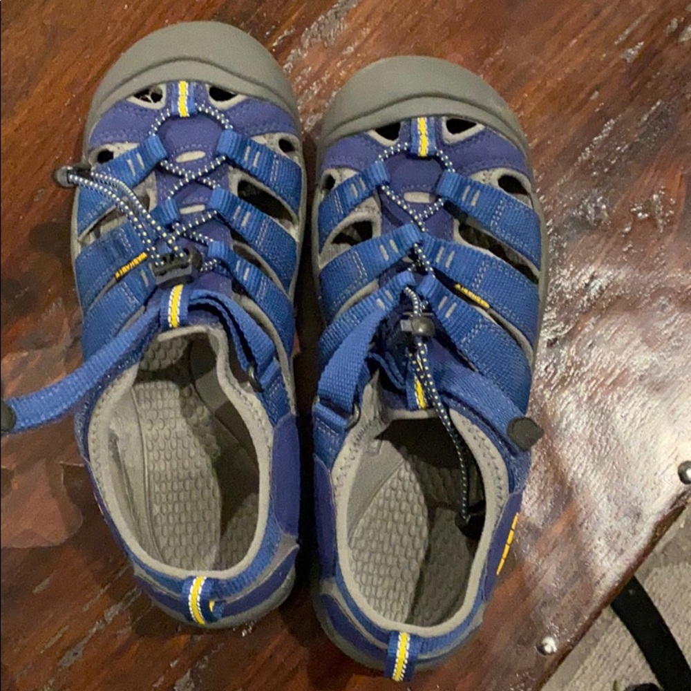 Keens enclosed sandals